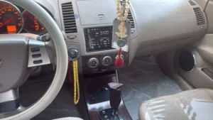 نيسان التيما SV 2006 خليجية مع أنوار زينون وفتحة سقف