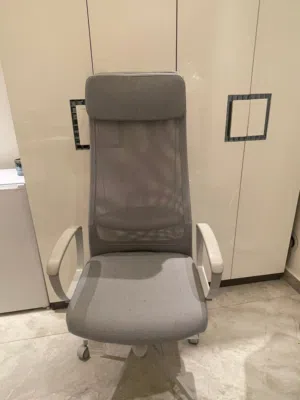 كرسي متحرك دوار