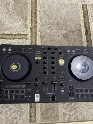 للبيع جهاز DJ Controller نوع Pioneer DDJ-FLX4 بحالة ممتازة ونظيف جداً
