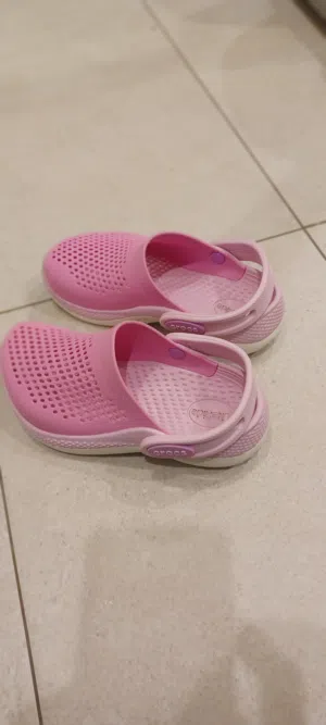crocks made in viyatnam size 5.6 years