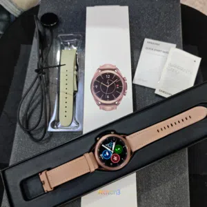 ساعة سامسونج 3 للبيع 41 mm اللون البرونزي الجميل وفي حاله رائعه. Samsung 3 watch