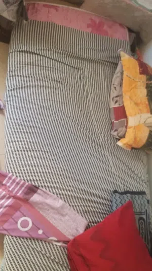 2 Single matrees and 1 double matress
