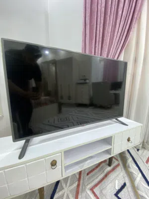 � شاشة LG LED قياس 47 بوصة للبيع