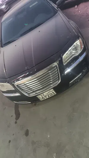كرايزلر V6 2013 سياره بحاله ممتازه محتاجه تصفيه غرض البيع لعدم الاستعمال ماشي 310 داخليه لون اسود