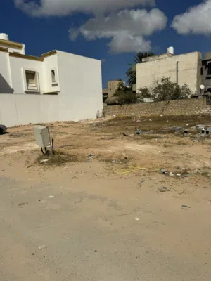 أرض للبيع 330 متر طريق المشتل بالقرب من صالة ألأسطورة موقع ممتاز مقسم مغلق