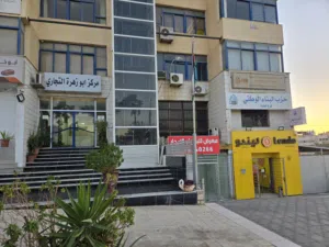 معرض تجاري مميز للبيع أو للإيجار – موقع حيوي في الرابعة / العقبة
