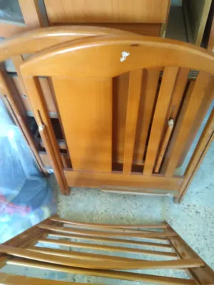 تخت شبابي وقطع