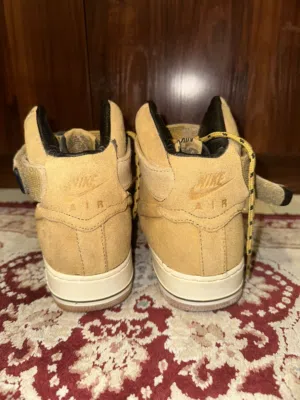 Sport Shoes . Nike . 42 . Used3