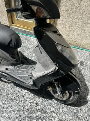 دراجة سكنس نظيفة ما مبدل بيها شي كله اصلي بس المحرك مجفت خطين ياباني كلشي يشتغل ما اشارات ولايت عالي