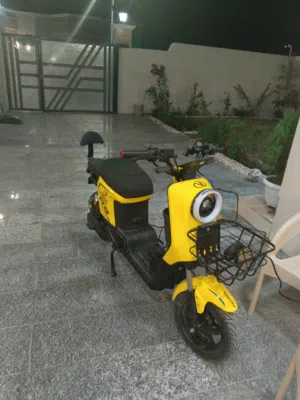 دراجهr9 نضيفه للبيع موديل 24