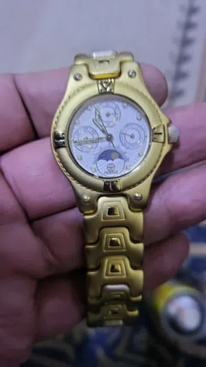 مجموعة ساعات ياباني نضيف جدآ شغله ميه بميه