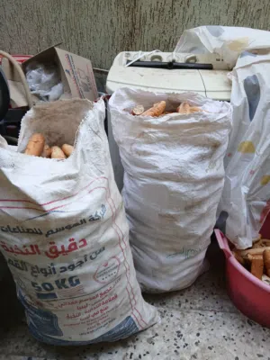 خبزه يابسه الوحده على 20تعالى خود وارفع