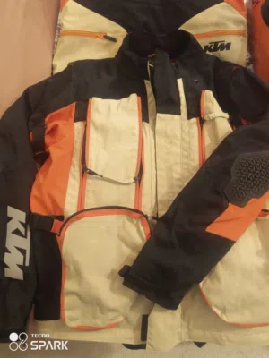 بدلة حماية دراجه KTM Adventure للبيع استخدام مرة واحده فقط