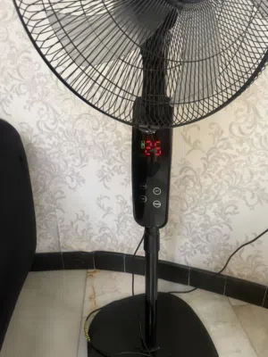 مروحة عامودية لون اسود