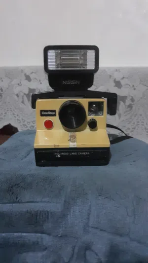 *كاميرا بولارويد Polaroid OneStep كلاسيكية + فلاش Nissin ياباني أصلي*