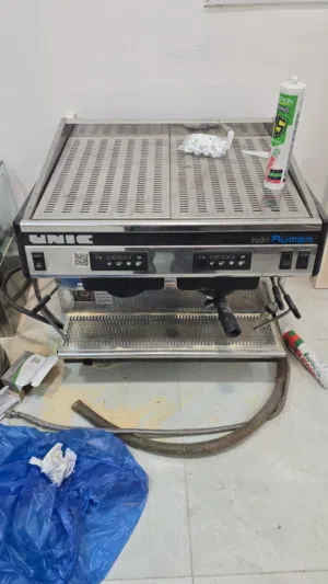 ماكينة اسبريسو ايطاليه من نوع يونك مستخدم شغاله مية بالمية (للبيع)