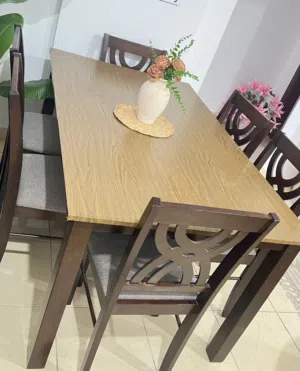 طاولة سفرة 6 كراسي بحالة جيدة