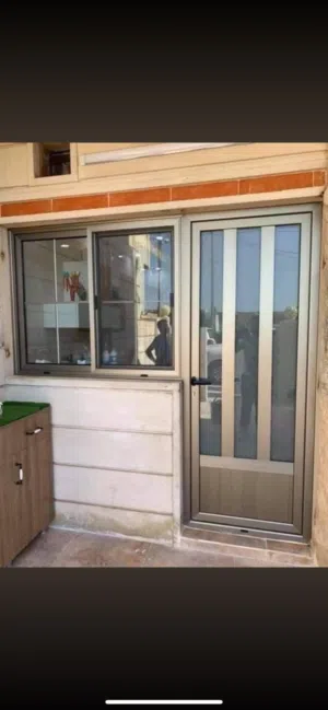 ابواب وشبابيك ومحجرات وكاونترات المنيوم تركي اصلي تفصال حسب القياس