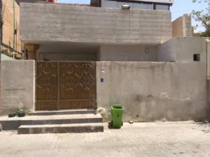 بيت خلف شارع المقاولين طابقين مساحة 153م س