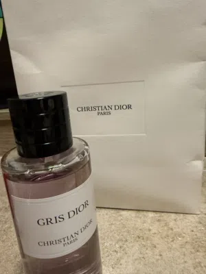 عطر قريس ديور الاصلي من ديور مع مستلزماته