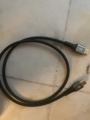 سلك hdmi8k خارررق غير مستعمل مستعمل يوم واحد فقط غير قابل للتفاوض