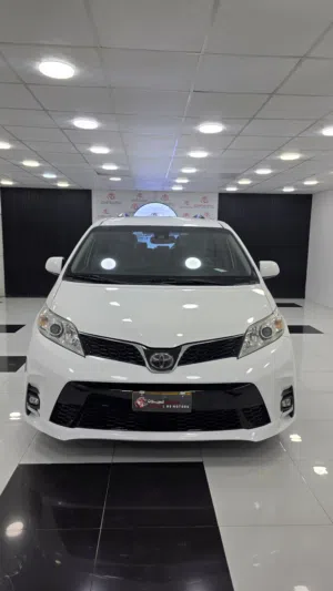 TOYOTA SIENNA LE2020 راحة عائلية... فخامة يابانية... واعتمادية تدوم