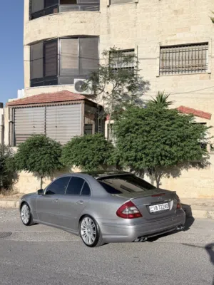 Mercedes-Benz E200