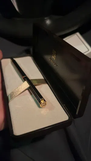 قلم givenchy جفنشي