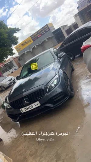 مرسيدس بنز c300 مكياج c63 خارجي فل ابشن السياره ماشيه 140 الف بي الكيلو مساومه 73 الف