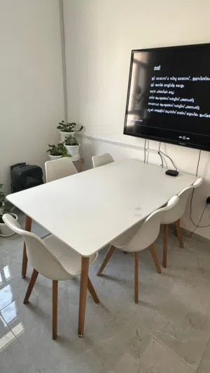 dinnig table