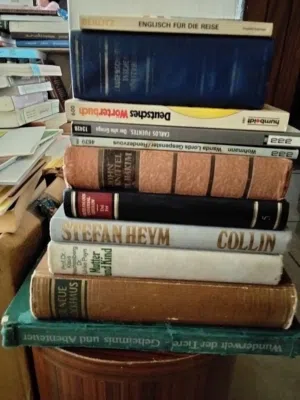 ثلاث مجموعات كتب اللغة الألمانية عدد 11 كتب باللغة الإيطالية عدد 6 كتب انجليزي عدد 6 بسعر رمزي
