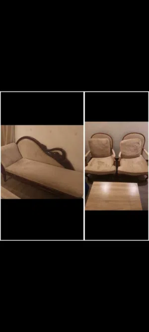 للبيع ثلاث كراسي  بحالة  ممتازة   منجده  في الواقع افضل من الصورة سبب البيع   التجديد