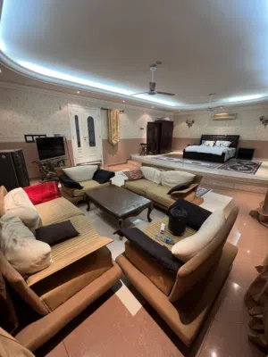 من المالك استوديو كبير directly from the owner studio for rent