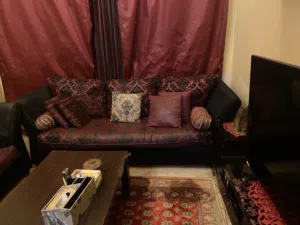 طقم كنب مع تلفاز