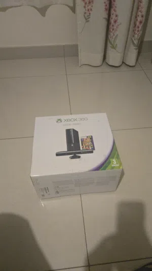 Xbox 360 with Kinect + 2 controllers