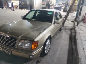 مرسيدس بطة موديل 1990 موجوده في ابوعلندا