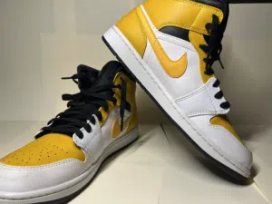 Nike Air Jordan 1 Mid University Gold