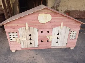 بيوت آمنة للكلاب والقطط جميع المقاسات من أجود أنواع أخشاب الأشجار الطبيعية التي تقاوم البكتيريا