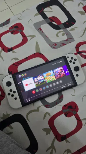 نينتندو سويتش oled بحاله ممتازه للبيع او البدل بما يناسب (شوف الوصف)