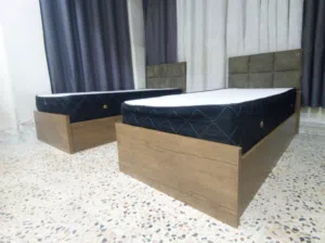 تخت مفرد خشب لاتي إندنوسي بحاله ممتازة مع فرشة او بدون