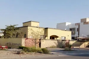 قريب مدينه السطان هيثم منزل موقع ممتاز مساحه 600