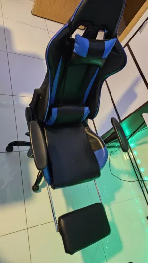 gaming chair with leg rest