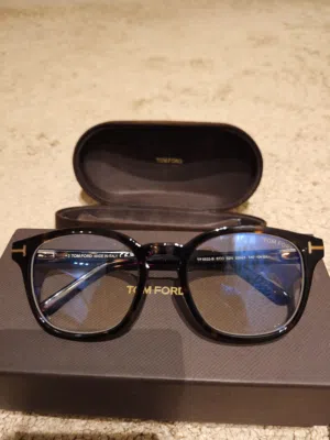 نظارة شمسية و طبية من TOM FORD