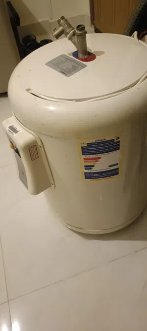 سخان تورنادو بحاله جيده جدا