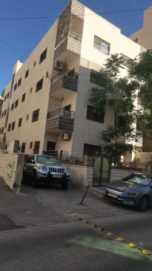 شقة فارغة للإيجار جبل الحسين من المالك 275 لعائلة صغيرة