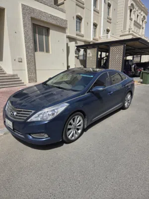 هيونداي ازيره 2015 فل اوبشن بانوراما بحاله ممتازه ونظييفه