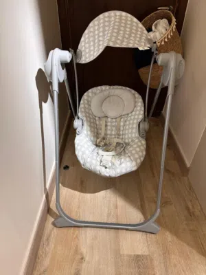 ارجوحة أطفال مستعمله نوع شيكو