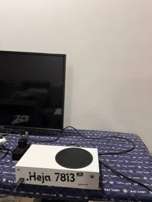 Xbox series s مستعمل كثير نظيف