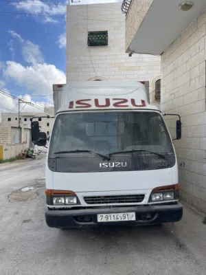 متوفر 3 سيارت اسوزي شحن بمواصفات مختلفة للبيع