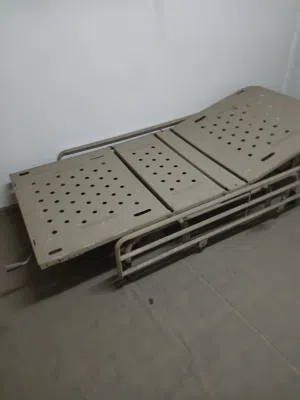 بيع اثاث مركز طبي ومعداته